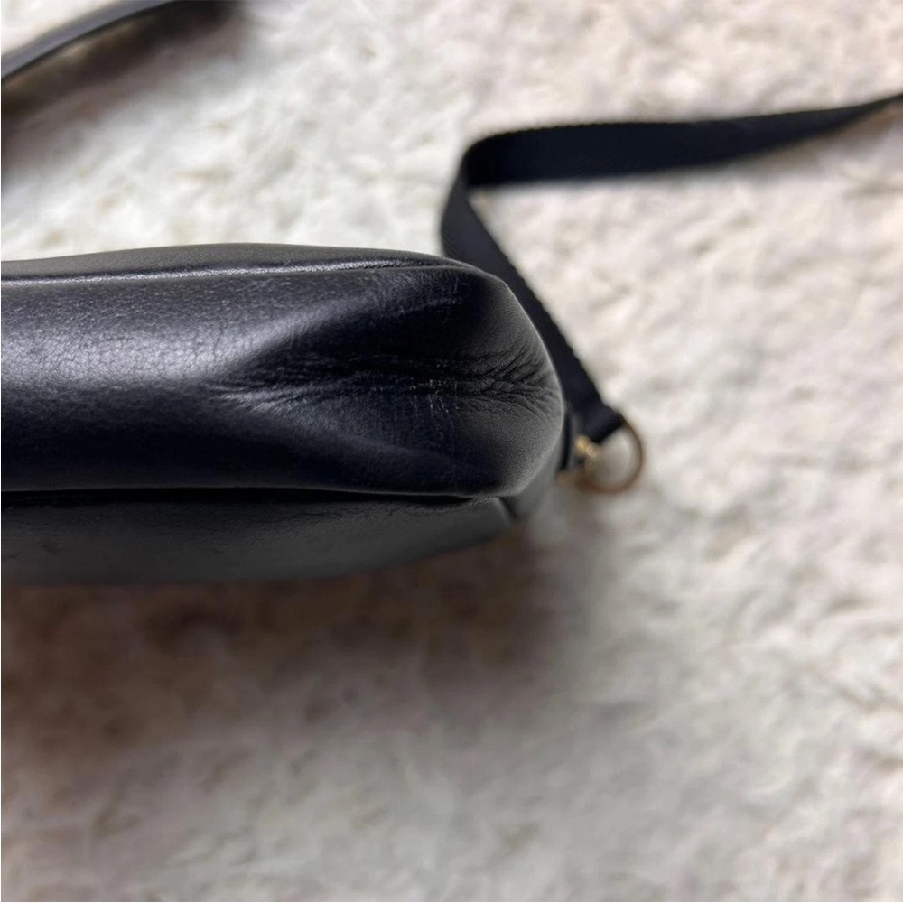 Gucci Black Leather Crossbody Bag with Gold Accents - Picture 5 of 9